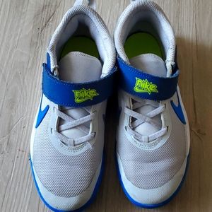 Nike Team Hustle D 10